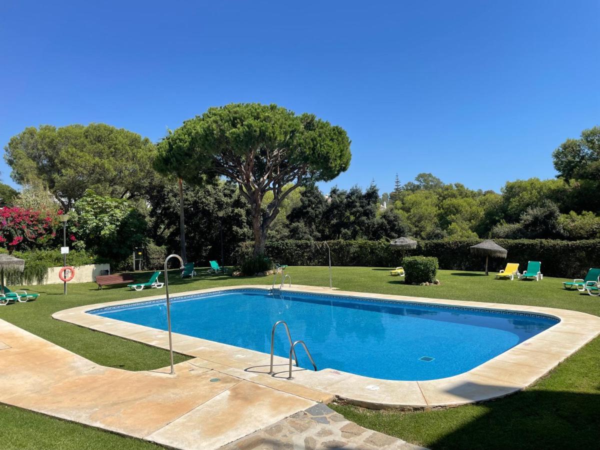Beautiful Holiday Apartment 2 Bedroom Beach And Pool Malaga Marbella Calahonda Royale Mijas Costa Spain Exterior photo